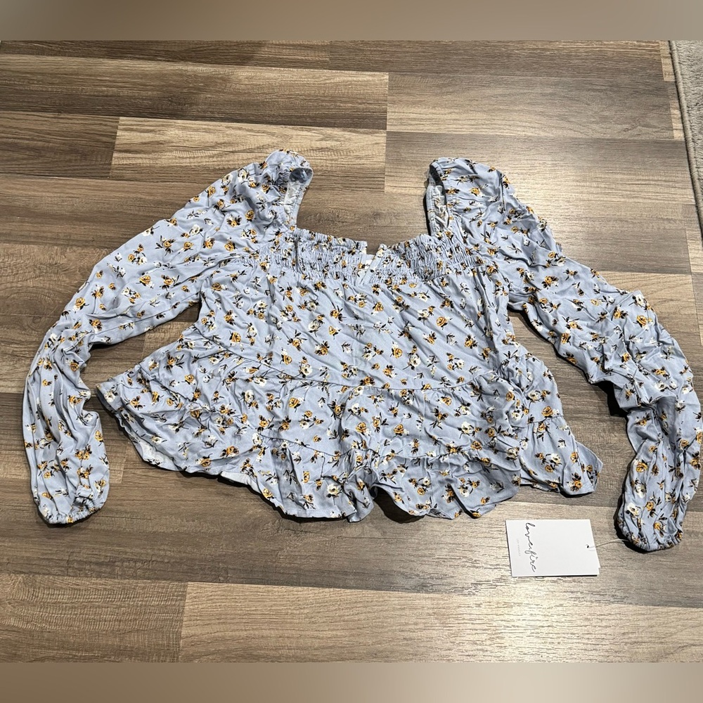 ⚠️Floral Blouse⚠️ - Picture 1 of 3